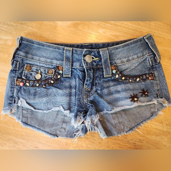 TRUE RELIGION Joey Cut-Off Denim Shorts Beaded Women's sz 25 0 Beads Embroidered - Picture 2 of 4